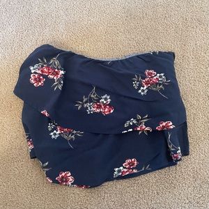 Garage flowy floral tiered crop top